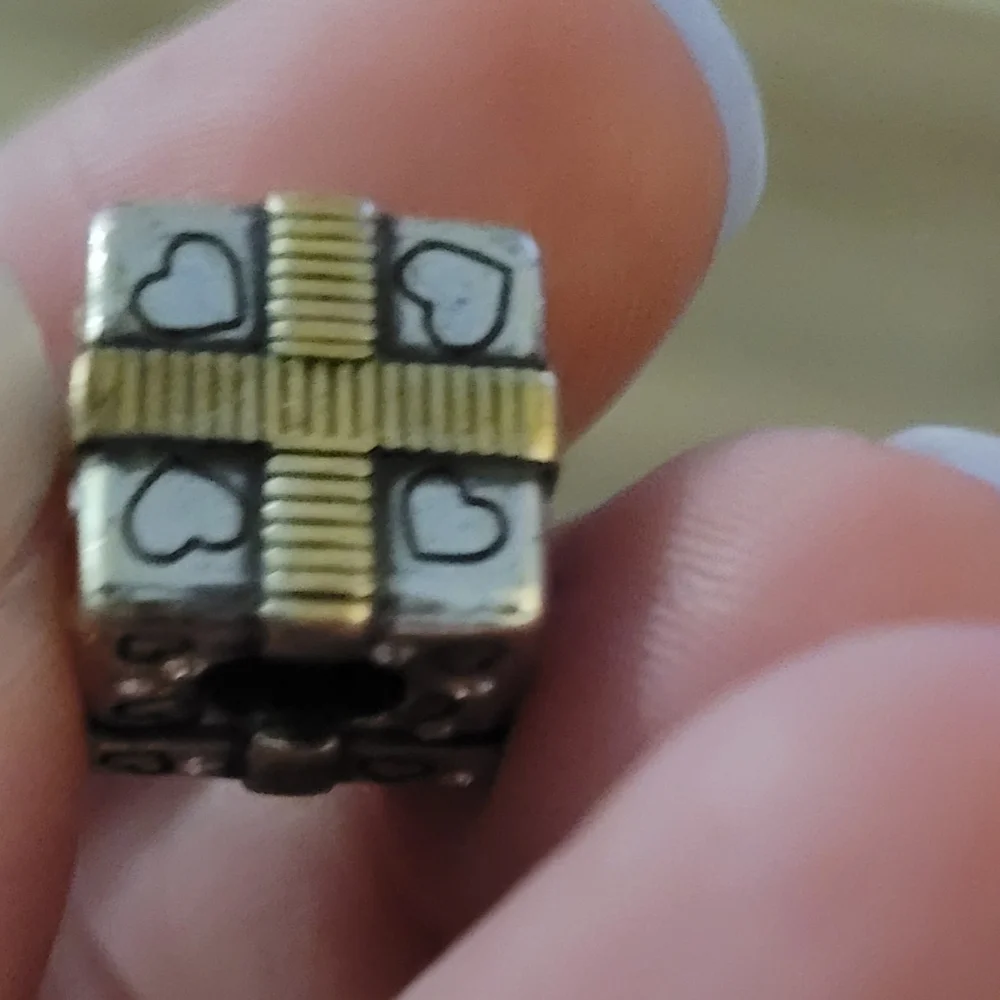 Gift Charm - Picture 5 of 8